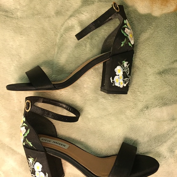 Steve Madden flower embroidered heels - Picture 3 of 6